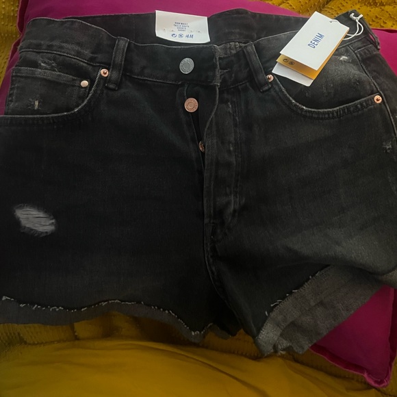 H&M Pants - ⚪️⚪️H&M NWT Denim shorts